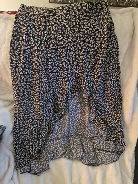 SHEIN Black High-Low Floral Skirt with White Blossoms
